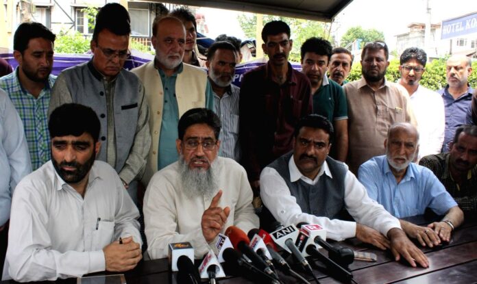 members-of-kashmir-traders-and-manufacturers-555394
