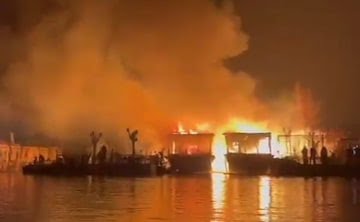 k5c9bqks_dal-houseboat-fire_625x300_05_January_22