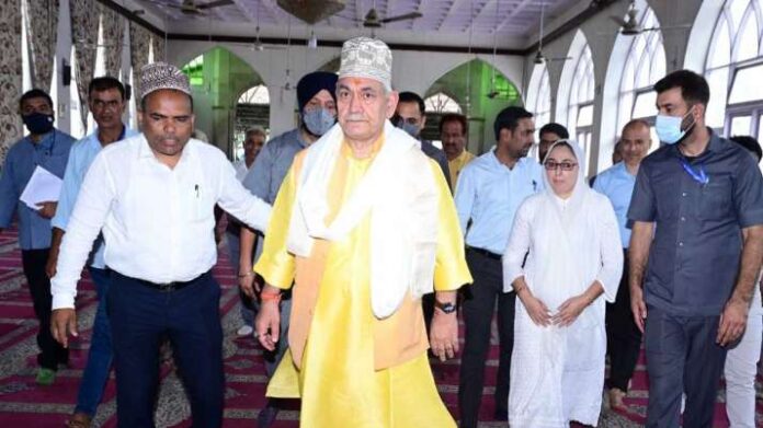 Bakrid-Jammu-and-Kashmirs-LG-Manoj-Sinha-reached-Hazratbal-Dargah
