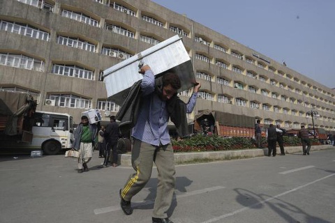 IN06DARBARMOVE